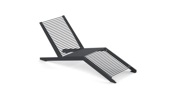 Minimalist style pool lounger without handrest